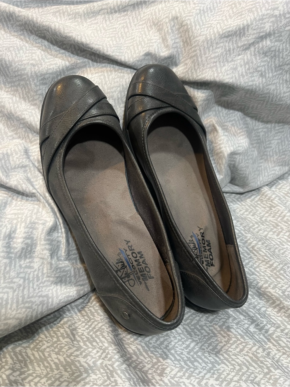 Life Stride Black Leather Crossover Ballet Flats
